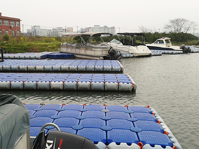 Pontoontoru ujuk